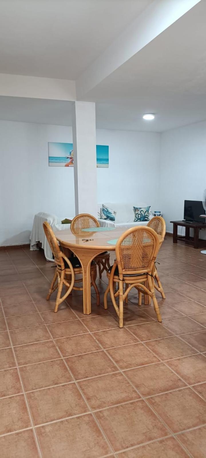 Habitacion Matrimonial En Un Bajo Bano Compartido Areas Compartidas Abades  Bagian luar foto